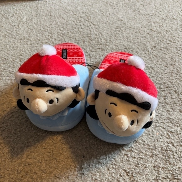 Peanuts Lucy Plush 3D Slippers Christmas Sz 7/8 Women’s Santa Hat Charlie Brown - Picture 2 of 7